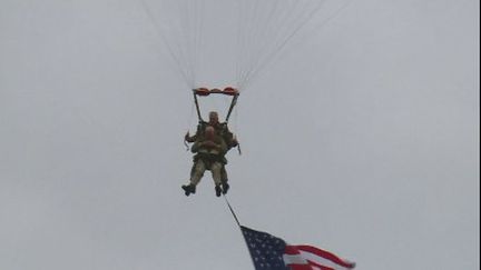 AFPTV_Débarquement: saut en parachute de Tom Rice, vétéran de 97 ans ! TRIMMED