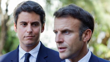 Emmanuel Macron et Gabriel Attal, le 1er septembre 2023. (LUDOVIC MARIN / AFP)