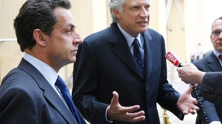 Nicolas Sarkozy et Dominique de Villepin lors de leur rencontre du 24 avril 2007 à Matignon (© AFP/THOMAS COEX)