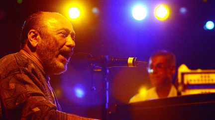 Eddie Palmieri en concert au 26ème Jazz Festival d'Atlanta, le 25 mai 2003. (R. DIAMOND / WIREIMAGE)