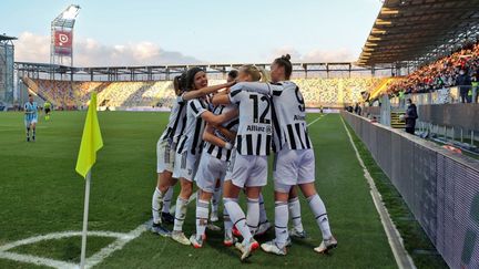 Les joueuses de la Juventus lors de la finale de la Supercoupe d'Italie, le 8 janvier 2022, à Frosinone. (FEDERICO PROIETTI / FEDERICO PROIETTI)