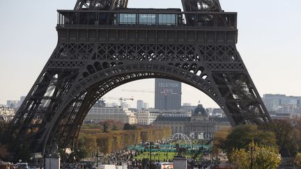 &nbsp;La tour Eiffel, le 16 novembre 2015. (MAXPPP)