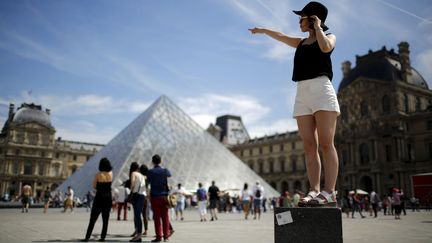 &nbsp; (Le Louvre, et ses cortèges de touristes, connaîtra une accalmie avec les scolaires désormais, le mardi © REUTERS/Stephane Mahe)