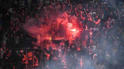 Des supporters marseillais pendant la rencontre OM-Francfort, en Ligue des champions, le 13 septembre 2022.&nbsp; (MATTHIEU MIRVILLE / MATTHIEU MIRVILLE / AFP)