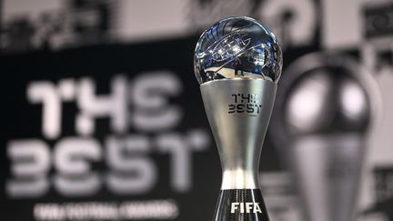 La coupe du prix FIFA The Best.&nbsp; (VALERIANO DI DOMENICO / POOL)