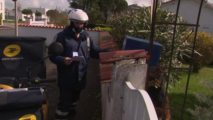 En Poitou-Charentes, une formation pour apprendre aux facteurs à faire face aux chiens agressifs. (France 3 Poitou-Charentes)