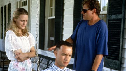 Il y a 30 ans, Tom Hanks (assis), Robin Wright et Robert Zemeckis sur le tournage de "Forrest Gump". (SUNSET BOULEVARD / CORBIS HISTORICAL / VIA GETTY IMAGES)