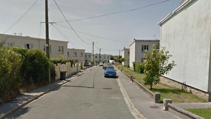 La victime, m&egrave;re de deux enfants &acirc;g&eacute;s de 18 mois et onze ans, s'est donn&eacute; la mort vendredi 26 d&eacute;cembre 2014 &agrave; la mi-journ&eacute;e dans la cour de son habitation d'Ambleteuse (Pas-de-Calais). (GOOGLE STREET VIEW)