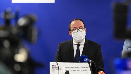 Le procureur Philippe Astruc s'exprime lors d'une conférence de presse à Rennes (Ille-et-Vilaine), le 20 mars 2021. (DAMIEN MEYER / AFP)