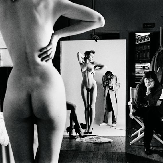 "Autoportrait avec June et mod&egrave;les", Paris, 1981 (HELMUT NEWTON ESTATE)