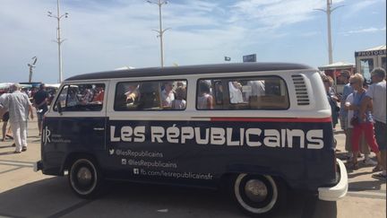  (La caravane des Jeunes Républicains lors de son étape à Canet-en-Roussillon © Radio France / Fiona Moghaddam)