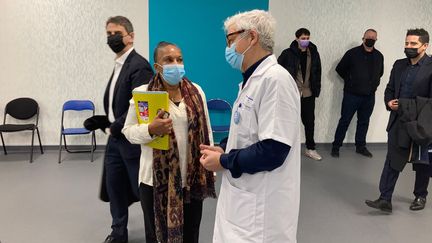 Christiane Taubira au centre hospitalier de Saint-Denis (Seine-Saint-Denis), mercredi 16 février 2022. (VICTORIA KOUSSA / RADIO FRANCE)