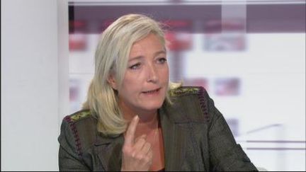 Marine Le Pen prédit "l'effondrement de l'euro" (France2)