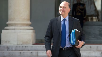 Le ministre de l'Economie et des Finances, Pierre Moscovici, le 17 avril 2013 &agrave; l'Elys&eacute;e, &agrave;&nbsp;Paris. (BERTRAND LANGLOIS / AFP)