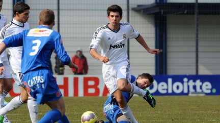 Enzo Zidane, fils de Zin&eacute;dine, lors d'un match avec l'&eacute;quipe U19 du Real Madrid, le 30 mars 2013 &agrave; D&uuml;sseldorf (Allemagne). (FREDERIC SCHEIDERMANN / AP / SIPA)