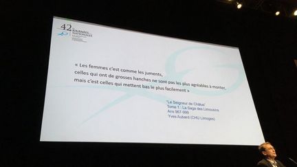 Capture d'écran d'un tweet montrant une diapositive présentée lors du congrès national des gynécologues obstétriciens, le 7 décembre 2018. (TWITTER)