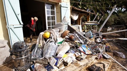 Le 6 octobre 2015, l'eau est montée jusqu'à 1m70 dans la ville de Biot (Alpes-Maritimes). A la suite des violentes pluies qui ont inondé le sud de la France, 32 villes ont été placées en état de catastrophe naturelle dont Nice, Antibes et Saint-Raphaël. (JEAN CHRISTOPHE MAGNENET / AFP)