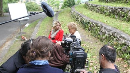 Sonia Dufeu et Muriel Robin lors tournage au Jardin vert à Angoulême pour "Indiscrétions"
 (PHOTOPQR/CHARENTE LIBRE)