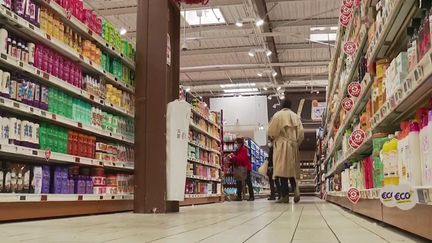 Consommation : des Français contraints d'économiser sur les produits d'hygiène (FRANCE 3)