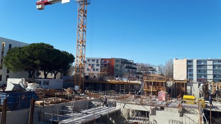 Un immeuble en construction à Montpellier (Hérault). (SÉBASTIEN GARNIER / RADIO FRANCE)