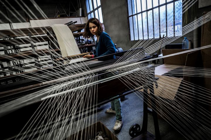 Ouvrière dans l'usine Arpin, novembre 2017
 (JEFF PACHOUD / AFP)