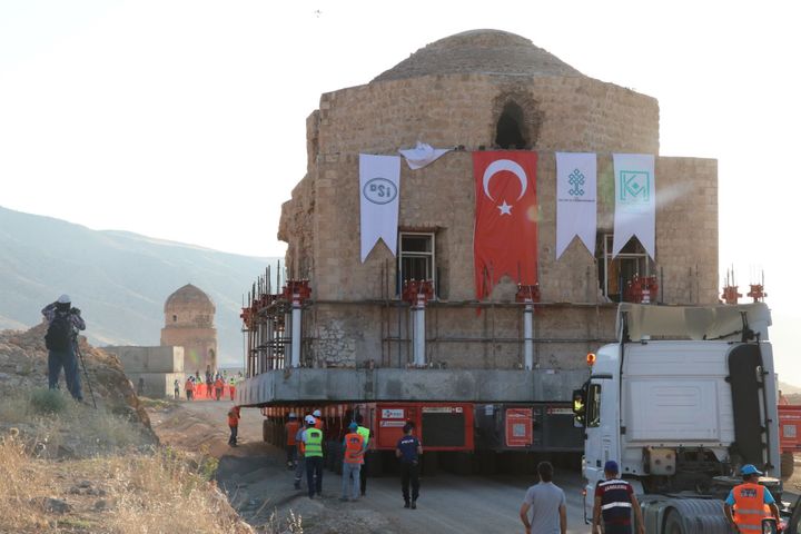 Déplacement d'un monument de Hasankeyf, 2018
 (Selman Tur / ANADOLU AGENCY)