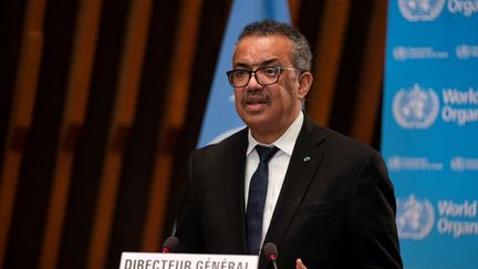 Le patron de l'Organisation mondiale de la santé, Tedros Adhanom Ghebreyesus, s'exprime depuis Genève (Suisse), le 18 janvier 2021. (CHRISTOPHER BLACK / AFP)