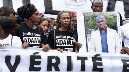 &nbsp; (Marche blanche à Paris pour Adama Traoré le 30 juillet  © DOMINIQUE FAGET / AFP)