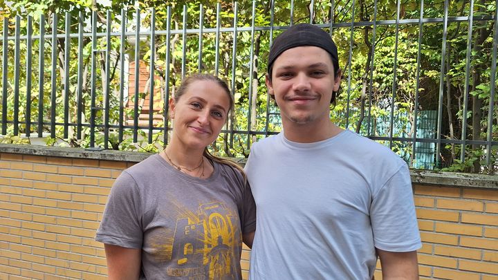 Maelys et Erwan, deux riverains du village olympique des Jeux de Paris 2024, à Saint-Denis (Seine-Sant-Denis), le 7 août 2024. (PIERRE GODON / FRANCEINFO)