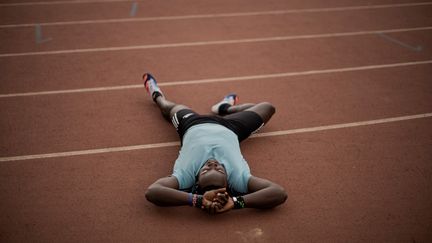 Ferdinand Omanyala lors d'un entraînement, à Nairobi, le 30 juin 2022. (TONY KARUMBA / AFP)