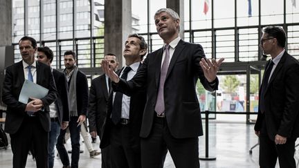 Laurent Wauquiez et Nicolas Sarkozy, le 12 mai 2016. à Lyon (Rhône) au siège de la région Rhône-Alpes Auvergne. (JEFF PACHOUD / AFP)