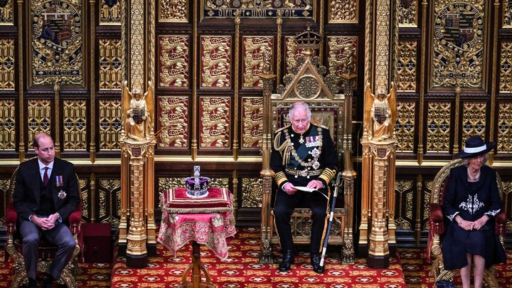 La couronne impériale d'Etat, ici présentée lors de l'ouverture de l'année parlementaire en 2022, sera utilisée lors du couronnement de Charles III. (BEN STANSALL / POOL)