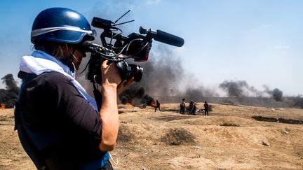 Un journaliste dans la bande de Gaza, le 12 mais 2018. (MICHAEL BUNEL / LE PICTORIUM / MAXPPP)