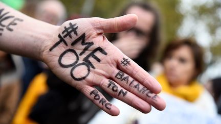 Une manifestation contre les violences faites aux femmes place de la République à Paris, le 29 octobre 2017. (BERTRAND GUAY / AFP)