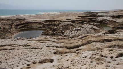  (Des cratères se forment autour de la mer Morte © RF-Sébastien Laugénie)