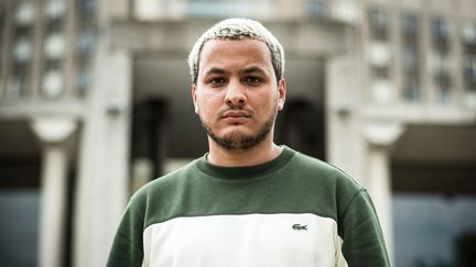 Le journaliste Taha Bouhafs lors de son audition au tribunal de Créteil (Val-de-Marne), le 3 juillet 2020. (SAMUEL BOIVIN / NURPHOTO / AFP)