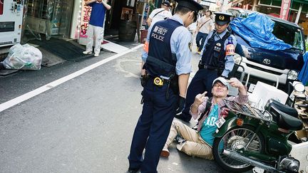 un Japonais consommait en moyenne une centaine de litres par an. Ce nombre est passé à environ 80 litres. C’est dans les grandes villes, Tokyo en tête, que l’on boit le plus.  (Lee Chapman/SIPA)