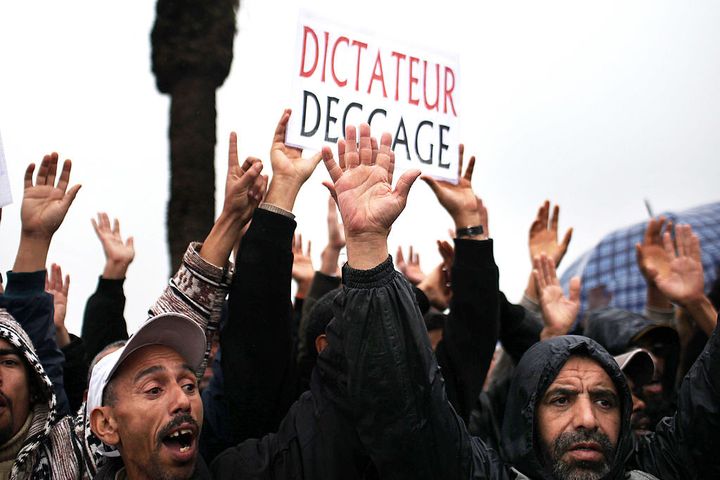 Des Marocains demandent une réforme du régime dirigé par le roi Mohammed VI, à Rabat, le 20 février 2011. (SPENCER PLATT / GETTY IMAGES EUROPE)