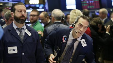 Des traders à l'ouverture de la Bourse de Wall Street mardi 6 février 2018. Le Dow Jones a gagné 350 points après en avoir perdu 500 à l'ouverture. (MAXPPP)