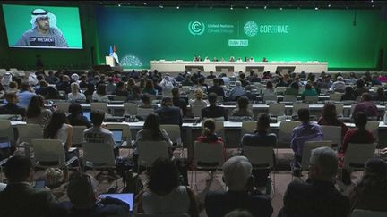 COP28 : sprint final vers un accord pour sortir des énergies fossiles (Franceinfo)