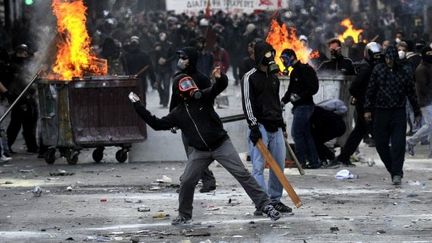 De violents affrontements ont éclaté en marge des manifestations anti-austérité à Athènes, le 20 octobre 2011. (LOUISA GOULIAMAKI/AFP)