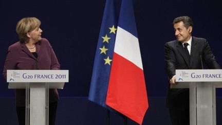 Angela Merkel et Nicolas Sarkozy donnent uen conférence de presse lors du G20, à Cannes, le 2 novembre 2011. (AFP - Thomas Coex)