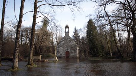 Notre-Dame du Penity, une chapelle de&nbsp;Carnoet (Finist&egrave;re), le 24 d&eacute;cembre 2013. (CHARLY TRIBALLEAU / AFP)