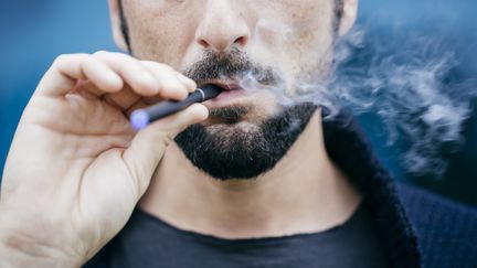 La cigarette électronique et le vapotage. Ilustration (GETTY IMAGES / CULTURA RF)