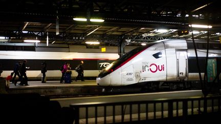 Un train stationné&nbsp;dans la gare de l'Est à Paris, le&nbsp;15 décembre 2019.&nbsp; (EDOUARD RICHARD / AFP)