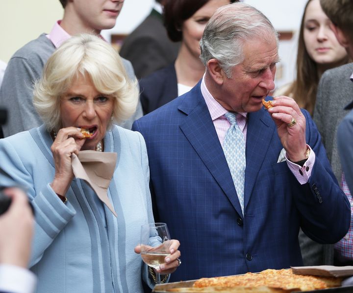 Le prince Charles et la duchesse Camilla, le 6 avril 2017 à Vienne (Autriche), lors d'une visite. (GEORG HOCHMUTH / APA / AFP)