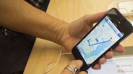 Le logiciel Apple Maps de l'iPhone 5 comporte de nombreux bugs au point que les autorit&eacute;s australiennes d&eacute;conseillent de l'utiliser, lundi 10 d&eacute;cembre 2012. (RICHARD B. LEVINE/SIPA)