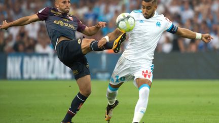 Jordan Marie au duel avec Dimitri Payet (BERTRAND LANGLOIS / AFP)