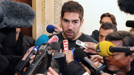 Le joueur de handball Nikola Karabatic &agrave; la sortie de l'audience de la cour d'appel de Montpellier (H&eacute;rault), le 16 octobre 2012. (PASCAL GUYOT / AFP)