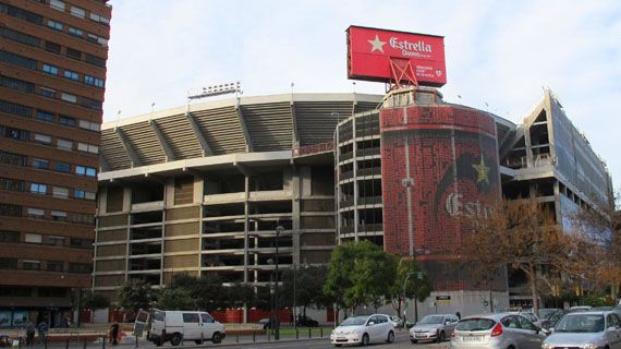 Le v&eacute;tuste stade Mestalla en plein centre ville de Valence.&nbsp; (SALOME LEGRAND / FRANCETV INFO)